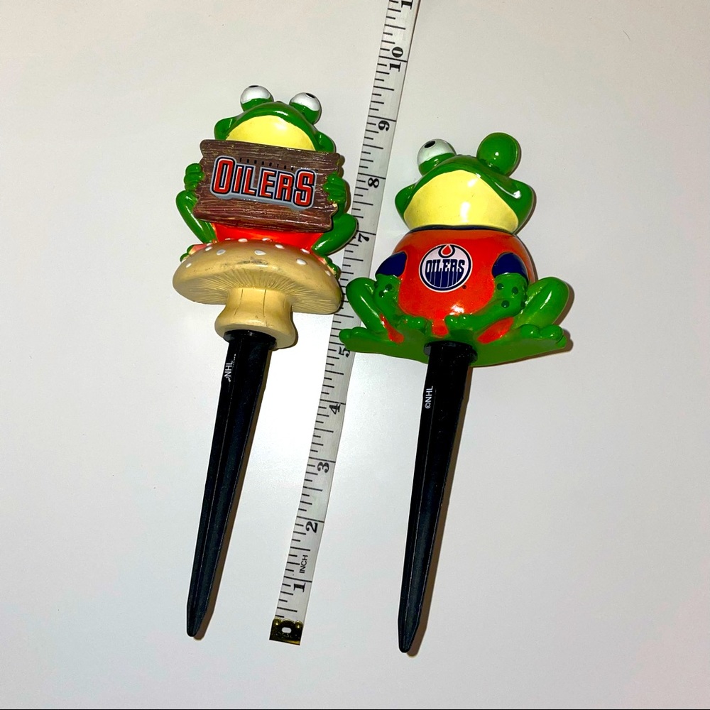 2 Oilers Frog Plant Stakes